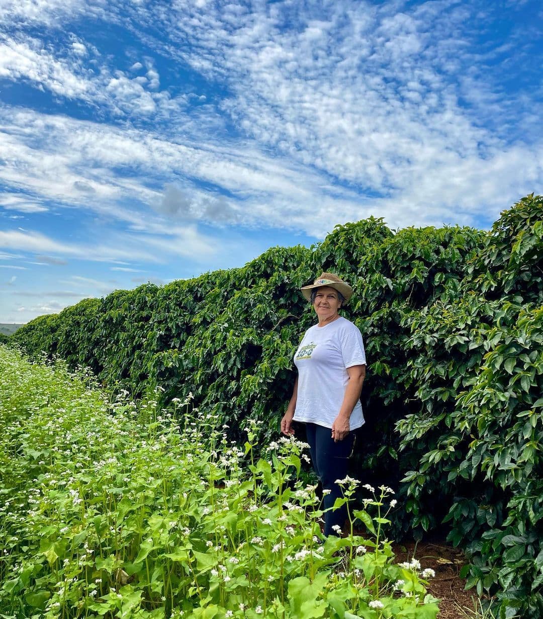 Elzi em sua plantação de café